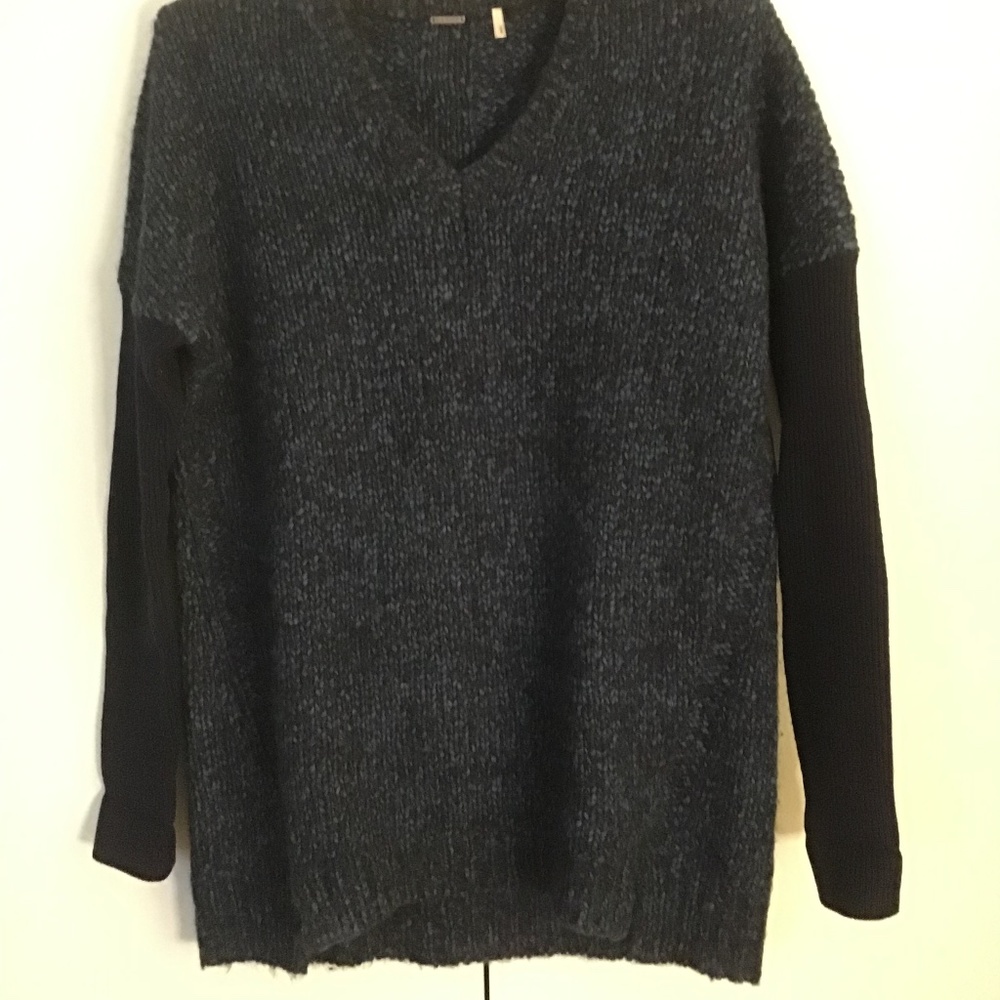 Ellie Tahari sweater - Picture 6 of 6